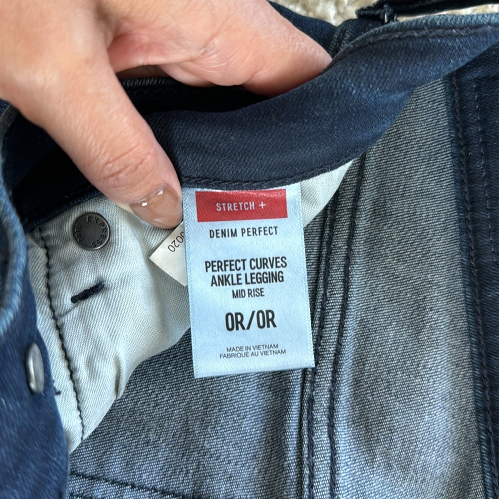 Woman’s Express Perfect Curves Ankle Denim - Picture 3 of 5